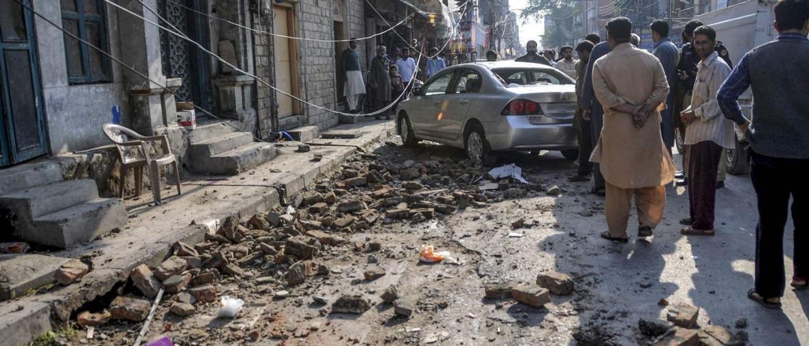 آخرین خبر از زلزله پاکستان: صدها کشته و هزاران مجروح و بی خانمان