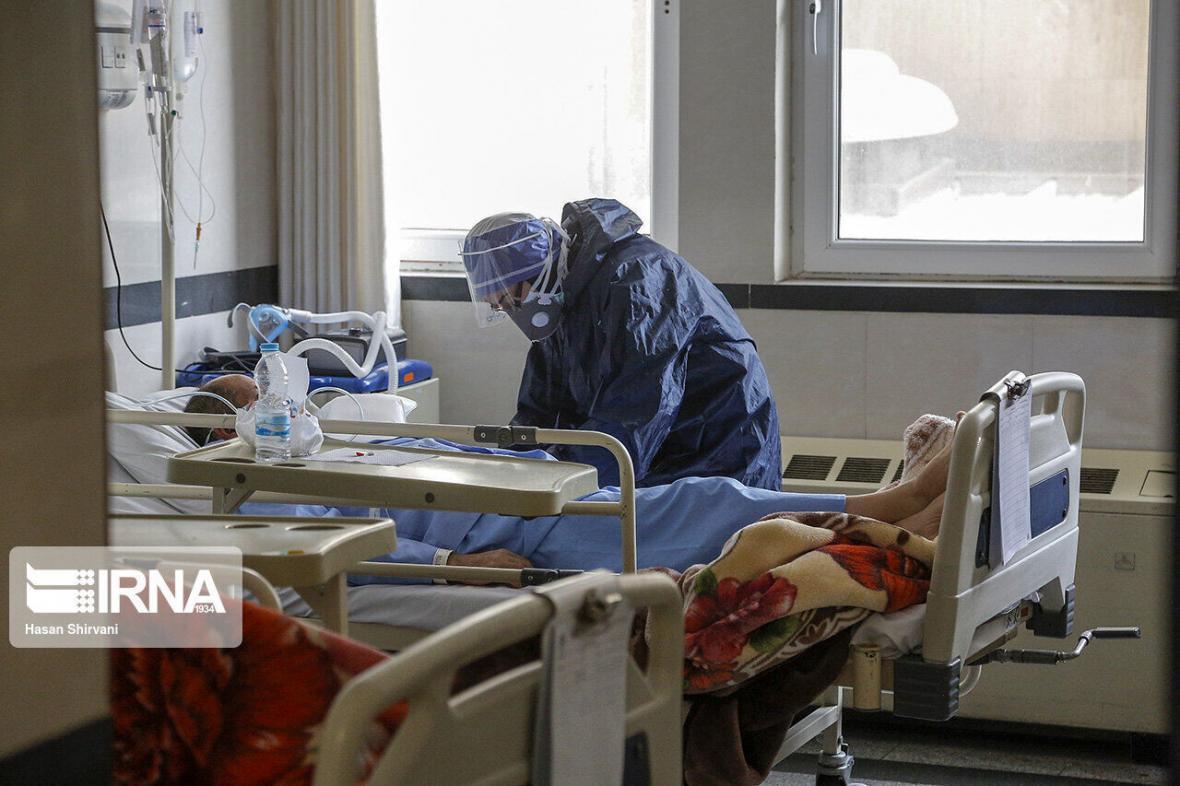 خبرنگاران کارکنان ثبت اسناد یزد چهار دستگاه تجهیزات پزشکی اهدا کردند