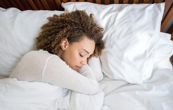 10 علت که خواب کافی مهم تر از چیزی است که فکر می کنید