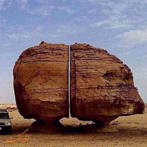 صخره ای که 4 هزار سال پیش با لیزر نصف شده!